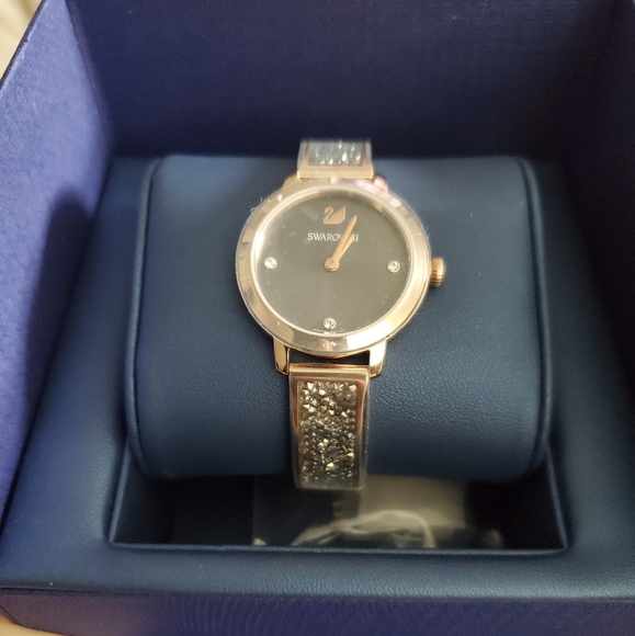 Gorgeous New Swarovski Cosmic Rock watch in Yellow Gld & gold and grey crystals - Picture 3 of 4